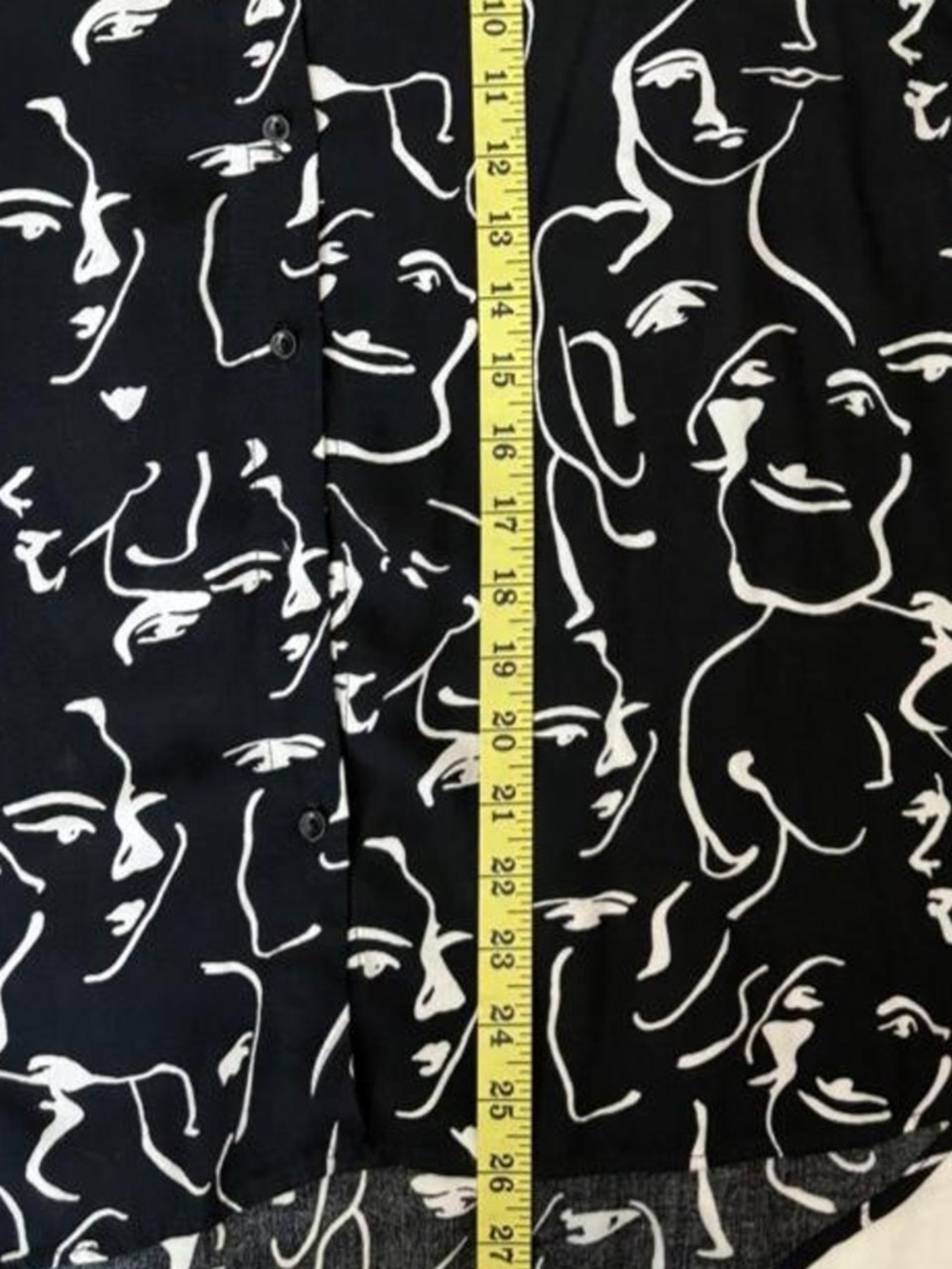 Big Dart black & white Top abstract face pattern Subtle Hi/Low size L/XL NWOT - Picture 6 of 8